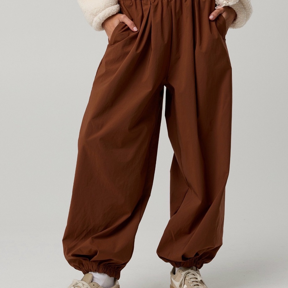 aerie Lightweight Casual Joggers in Brown